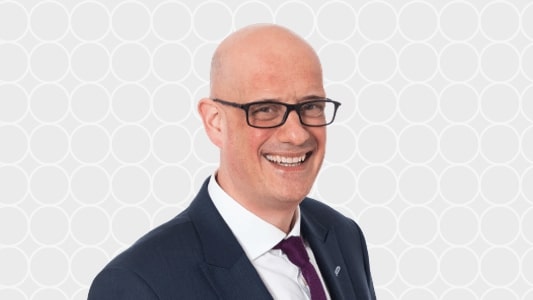 Dr Elliot Smith, Cardiologist